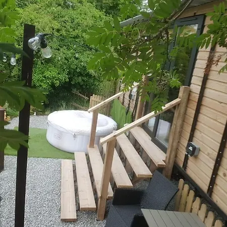 The Horrrsebox Tinyhouse Glamping * Garadice