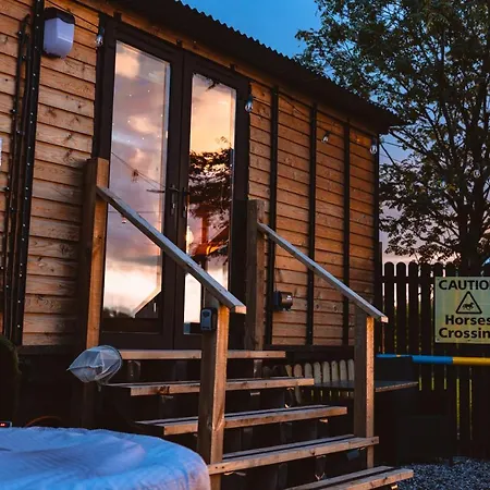 The Horrrsebox Tinyhouse Glamping *