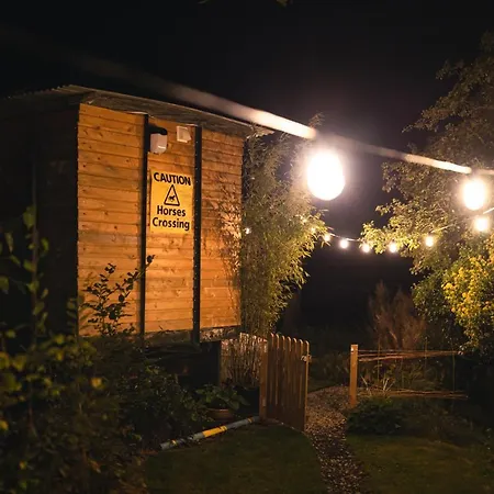 The Horrrsebox Tinyhouse Glamping Garadice