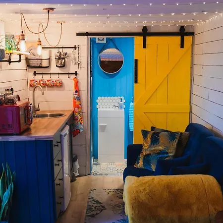 The Horrrsebox Tinyhouse Glamping * Garadice