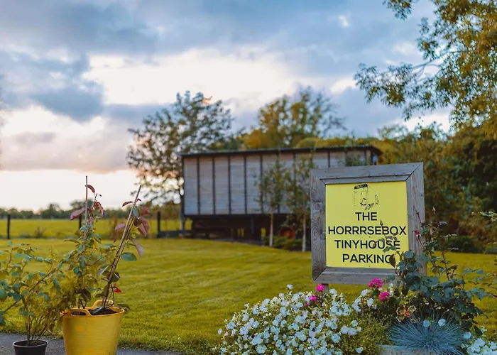 The Horrrsebox Tinyhouse Glamping Camping *