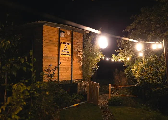 The Horrrsebox Tinyhouse Glamping Garadice