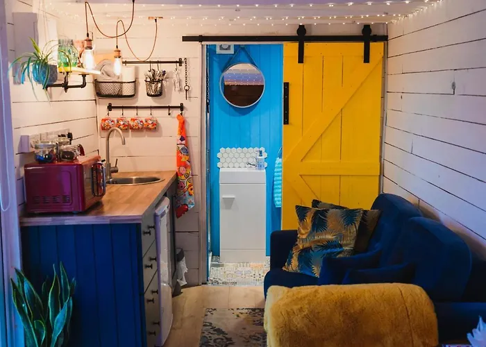 The Horrrsebox Tinyhouse Glamping * Garadice